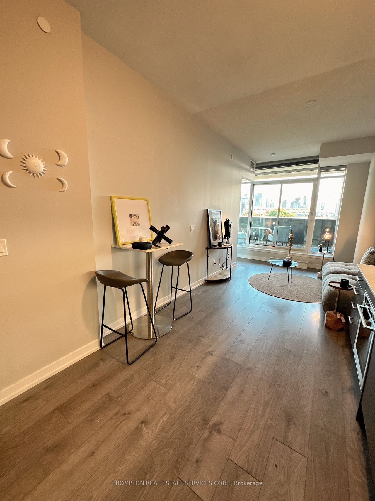 297 College St, #503