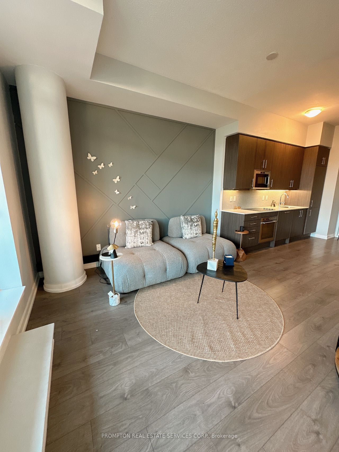 297 College St, #503