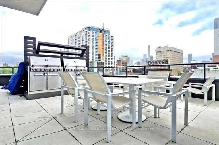 297 College St, #503