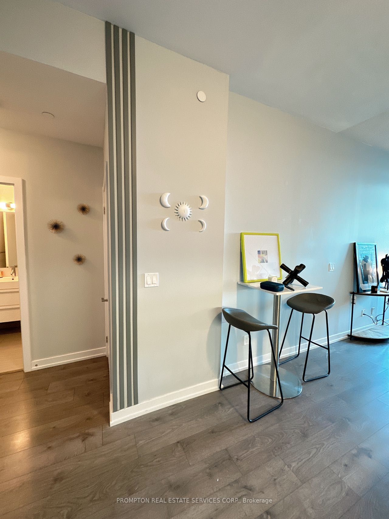 297 College St, #503