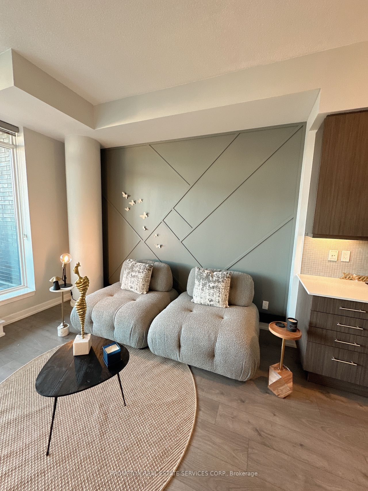 297 College St, #503