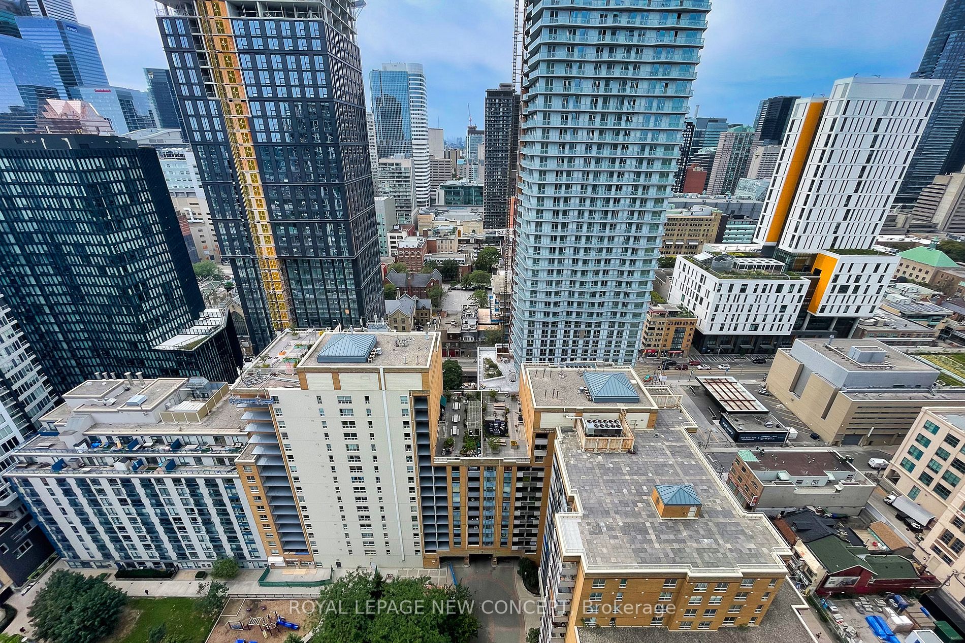77 Mutual St, #3007