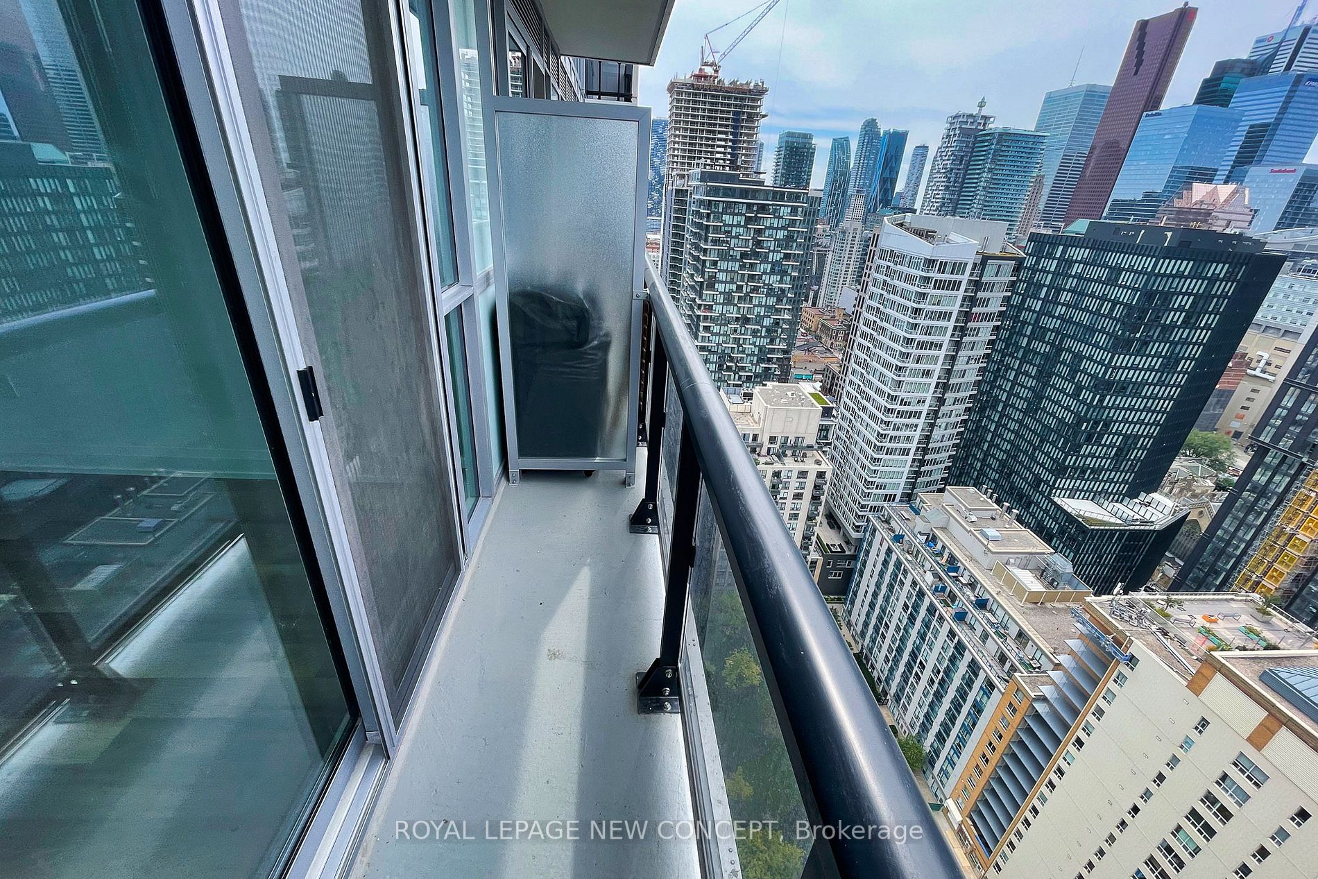 77 Mutual St, #3007