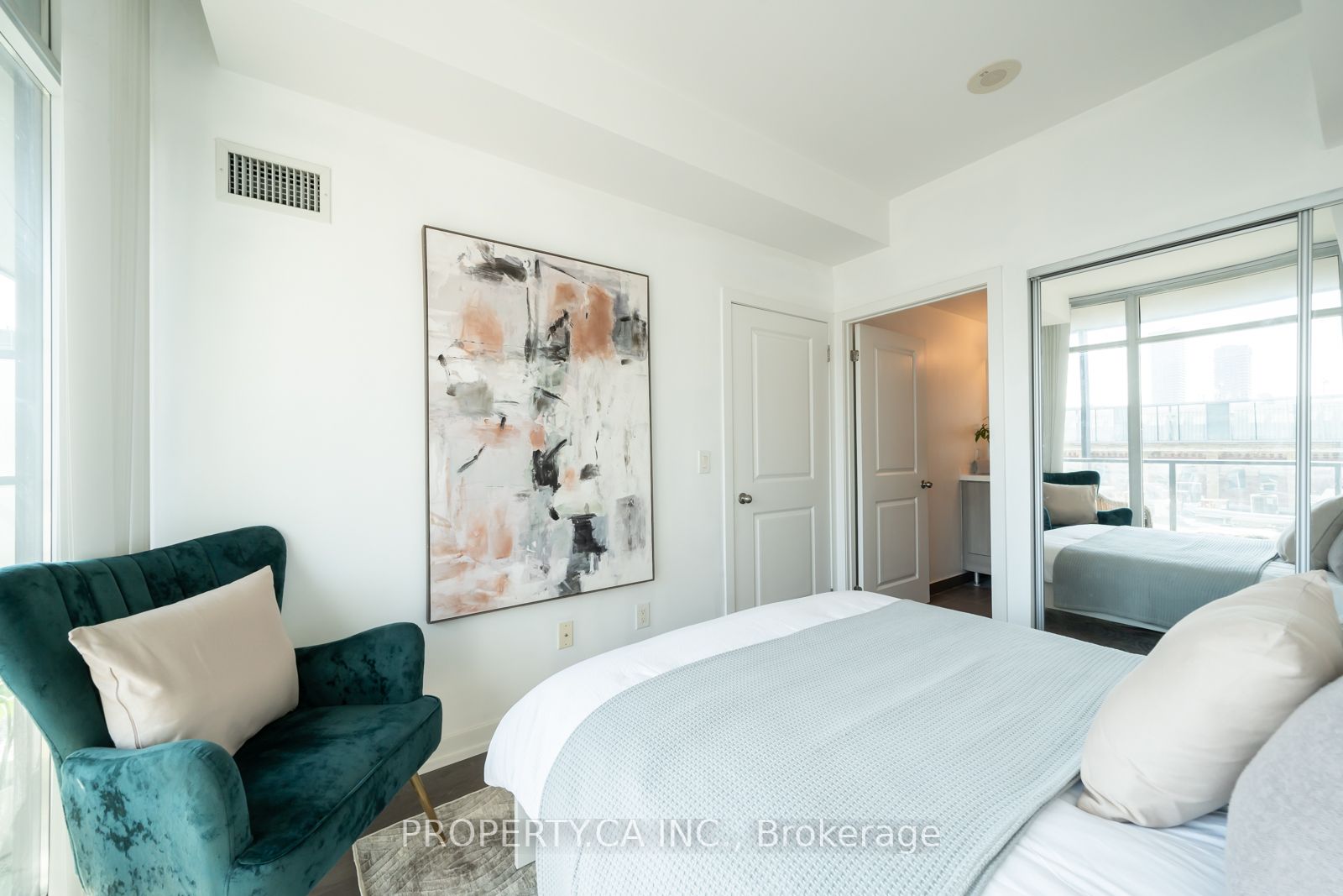 105 George St, #507