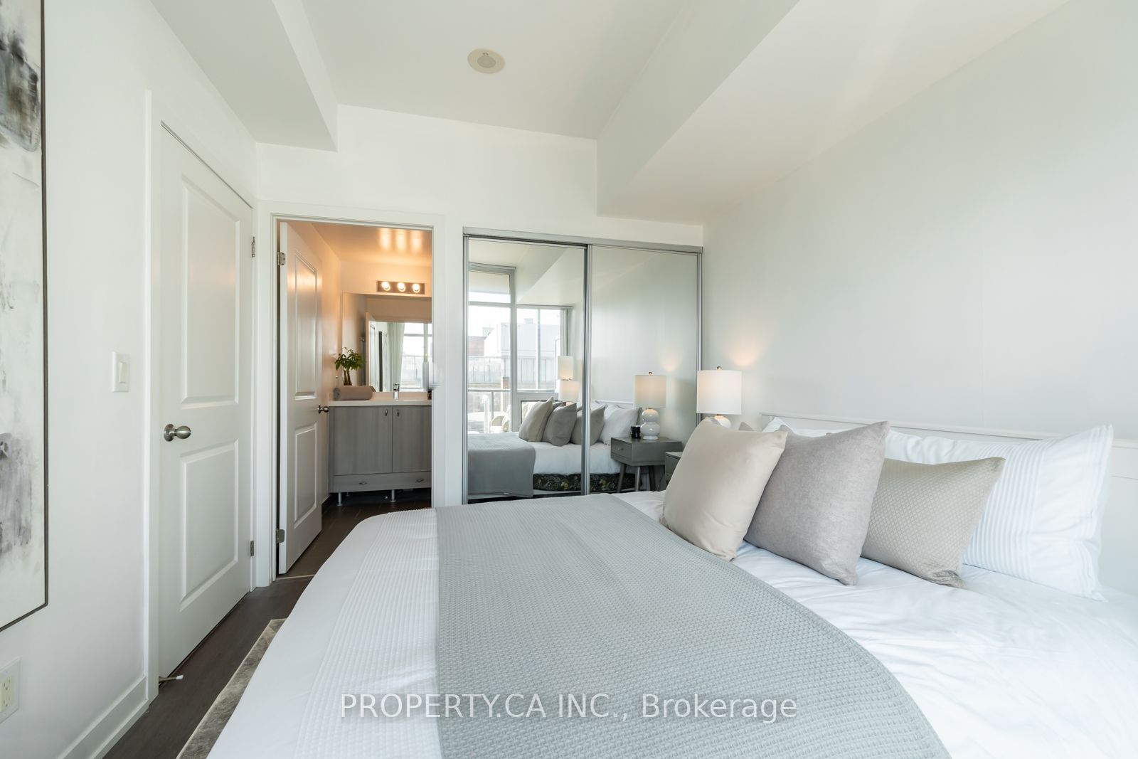 105 George St, #507