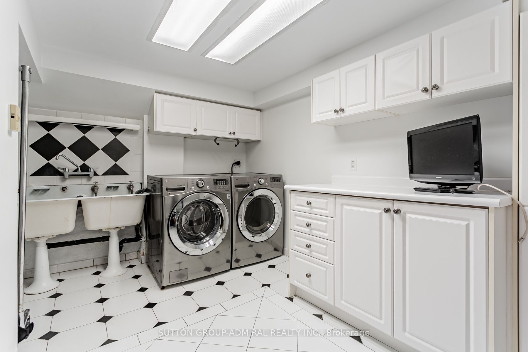30 Hawarden Cres