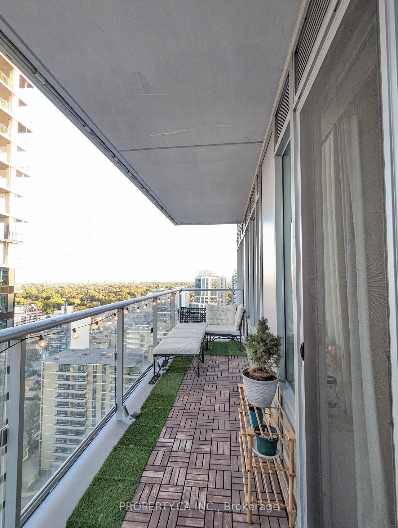 195 Redpath Avenue, #2204