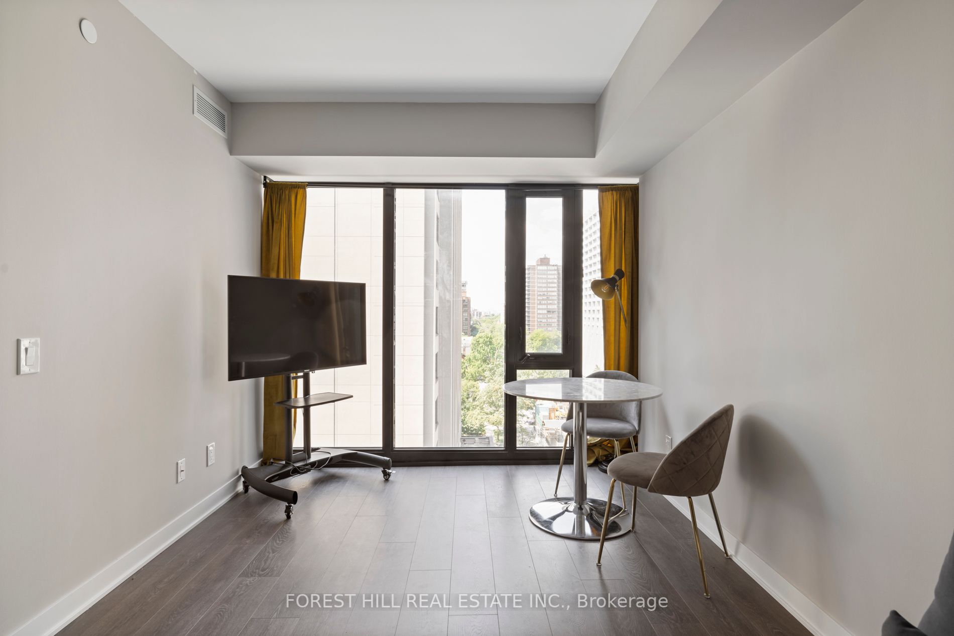 188 Cumberland St, #811