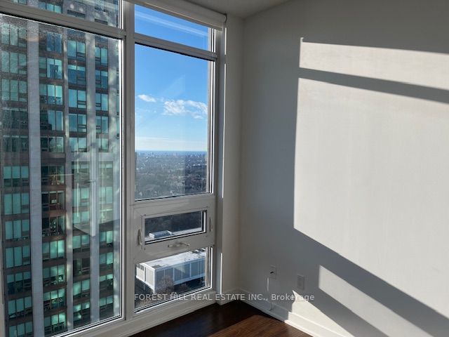 320 Tweedsmuir Ave, #2207