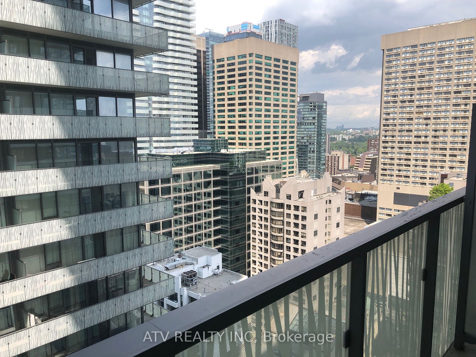 50 Charles St E, #2607