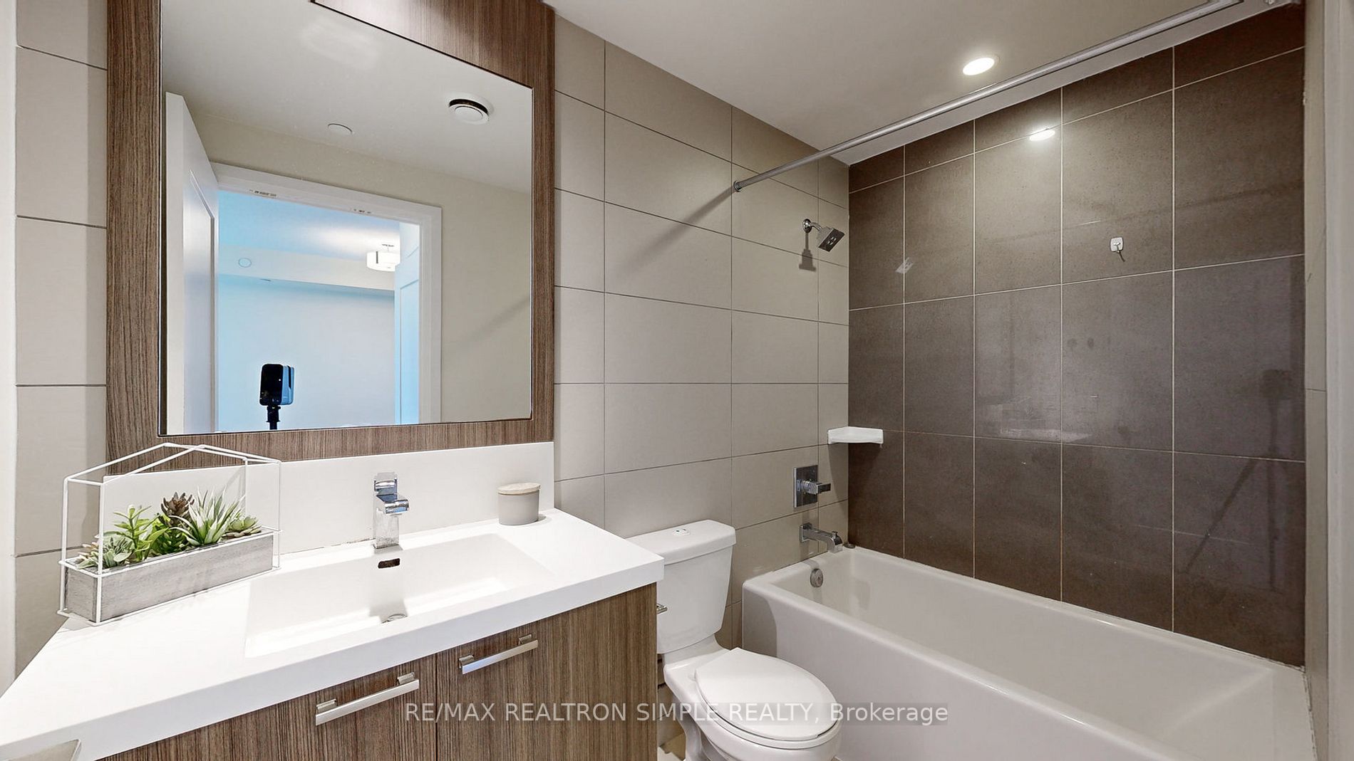 120 Harrison Garden Blvd, #1032