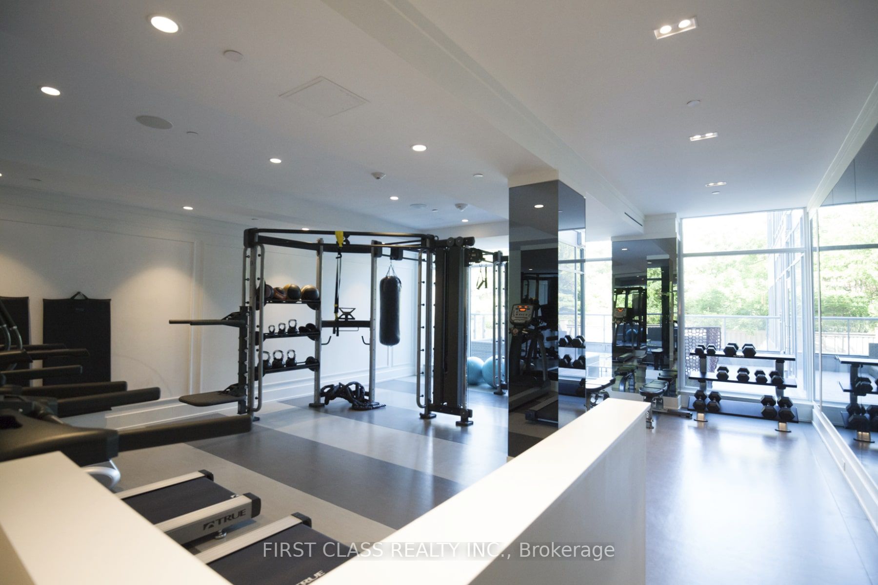 6 Parkwood Ave, #501