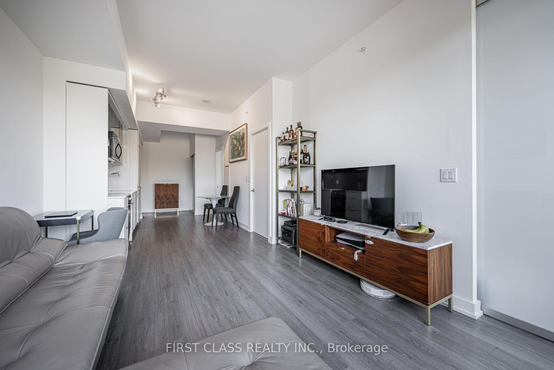 6 Parkwood Ave, #501