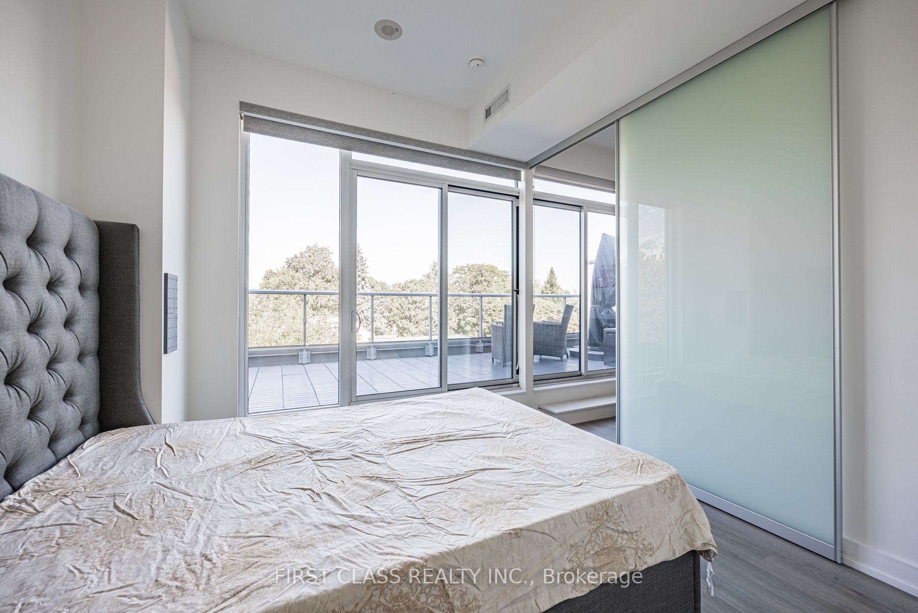 6 Parkwood Ave, #501