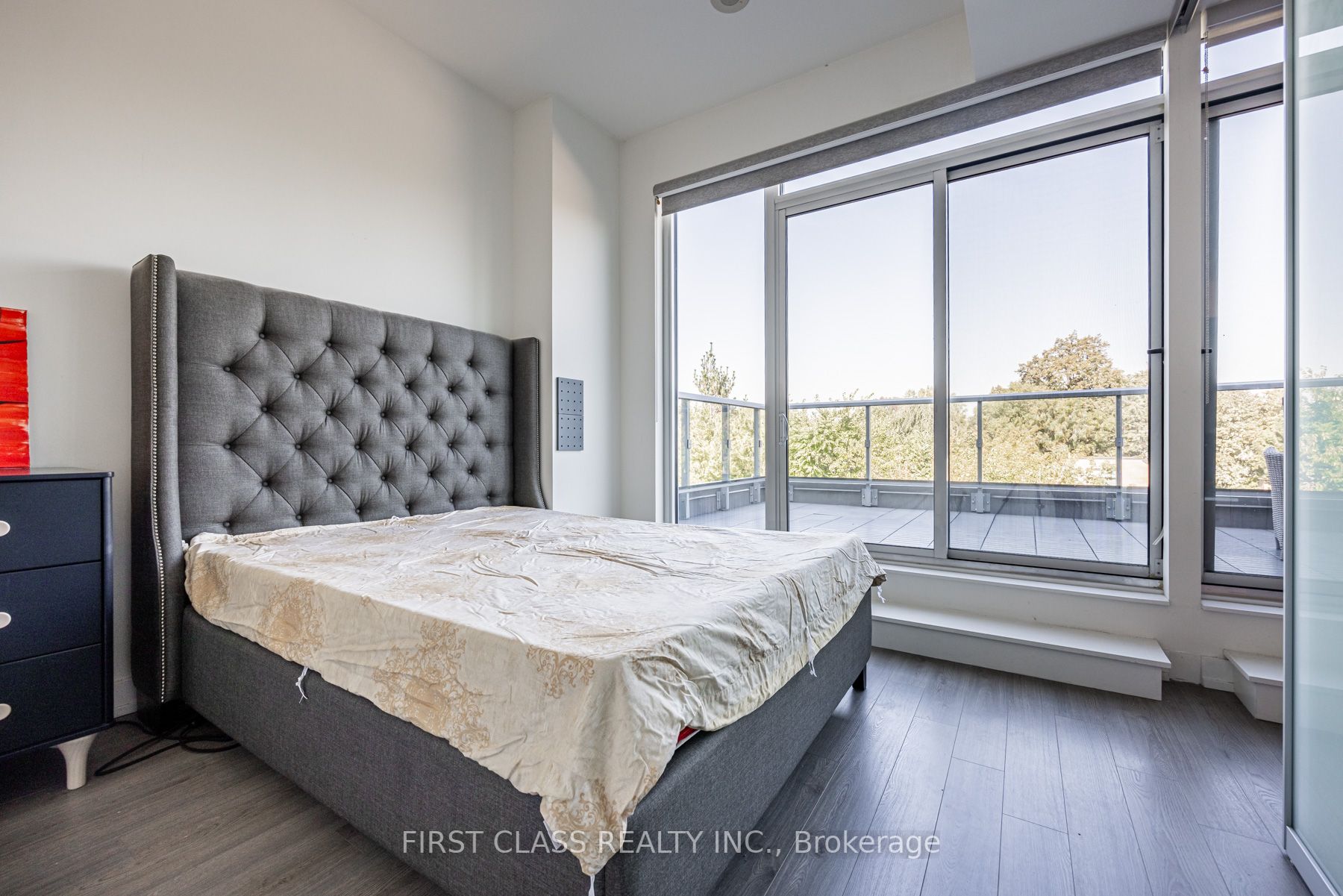 6 Parkwood Ave, #501
