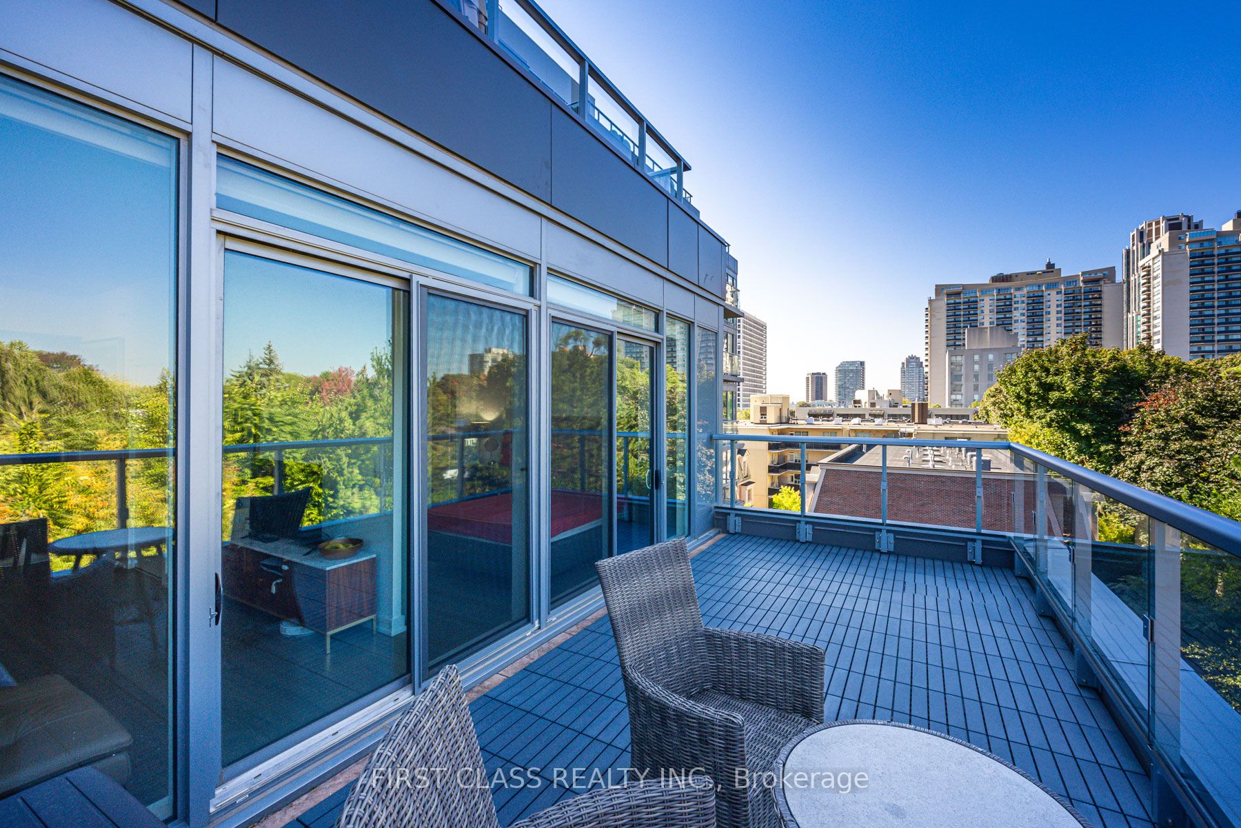 6 Parkwood Ave, #501