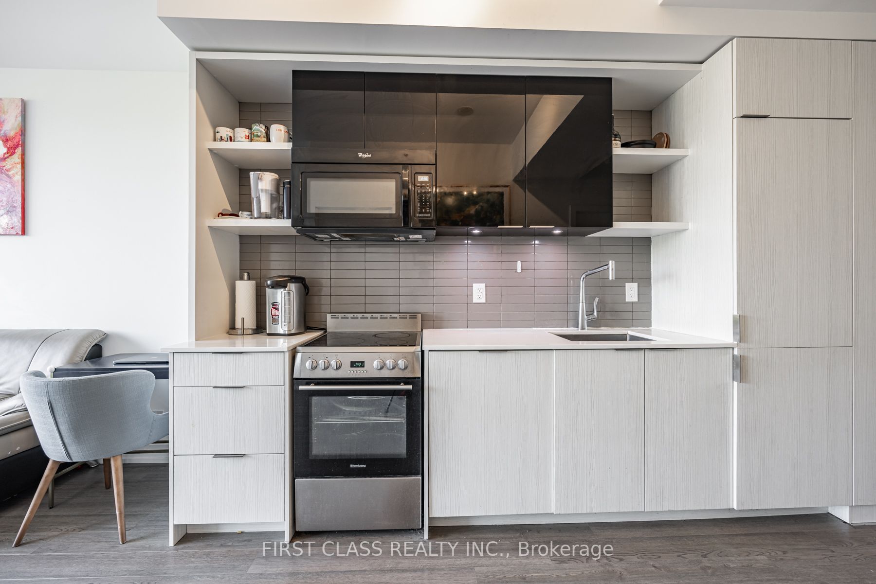 6 Parkwood Ave, #501