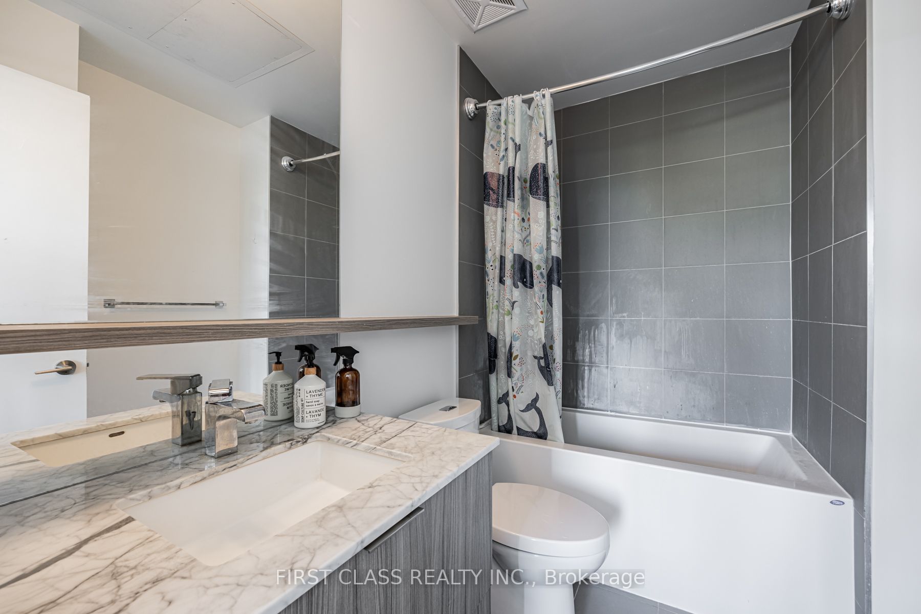 6 Parkwood Ave, #501