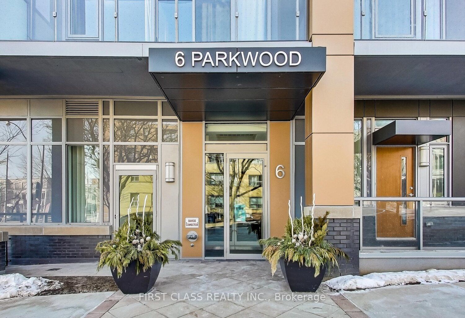 6 Parkwood Ave, #501