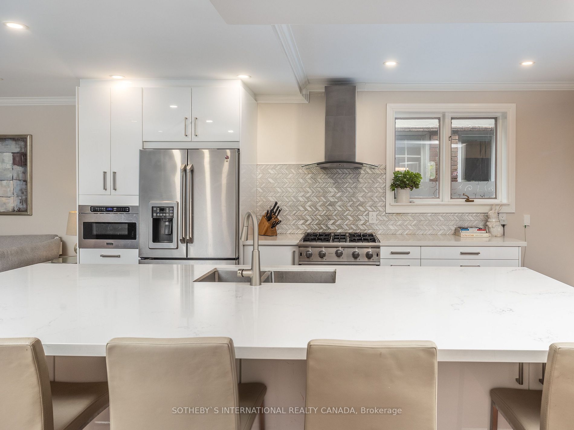 272 Sheldrake Blvd