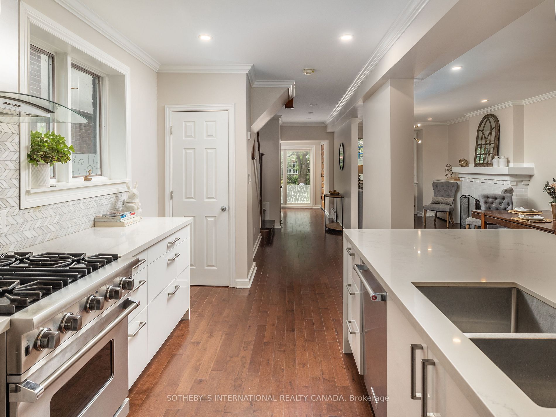 272 Sheldrake Blvd