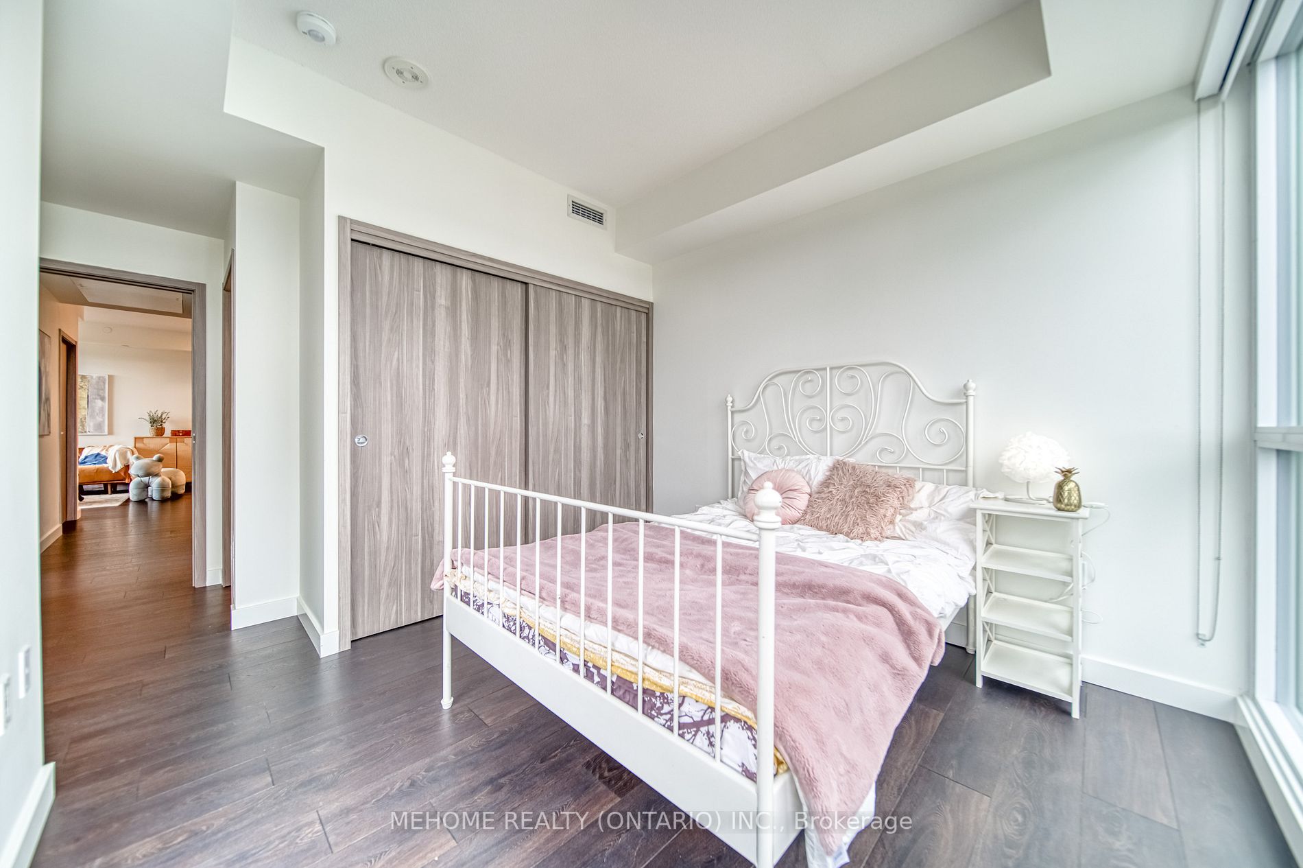 95 Mcmahon Dr, #3907