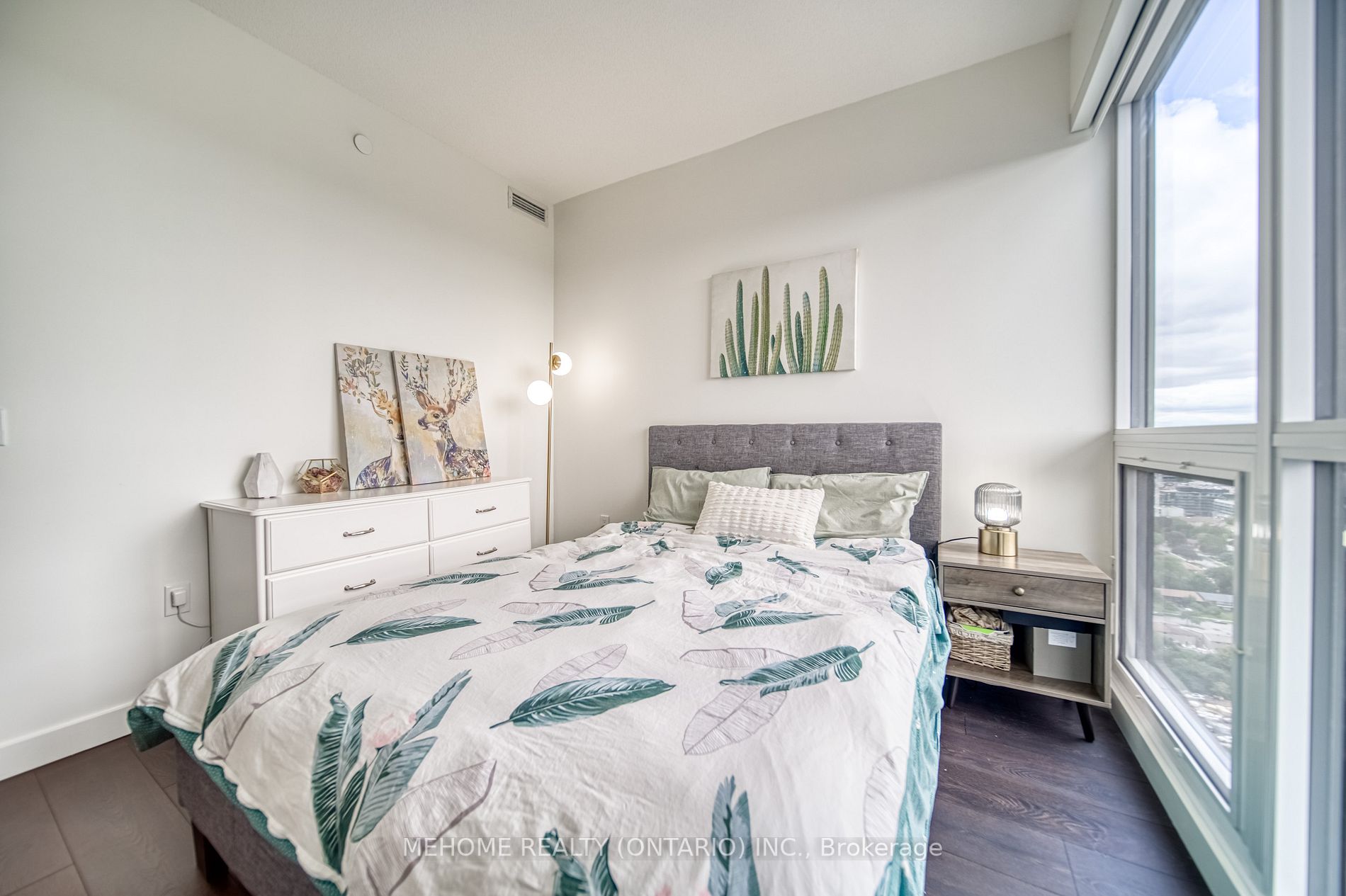95 Mcmahon Dr, #3907