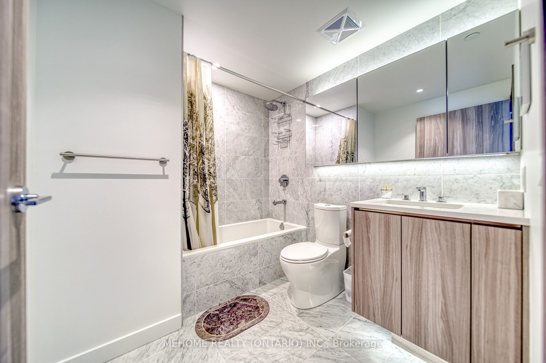 95 Mcmahon Dr, #3907