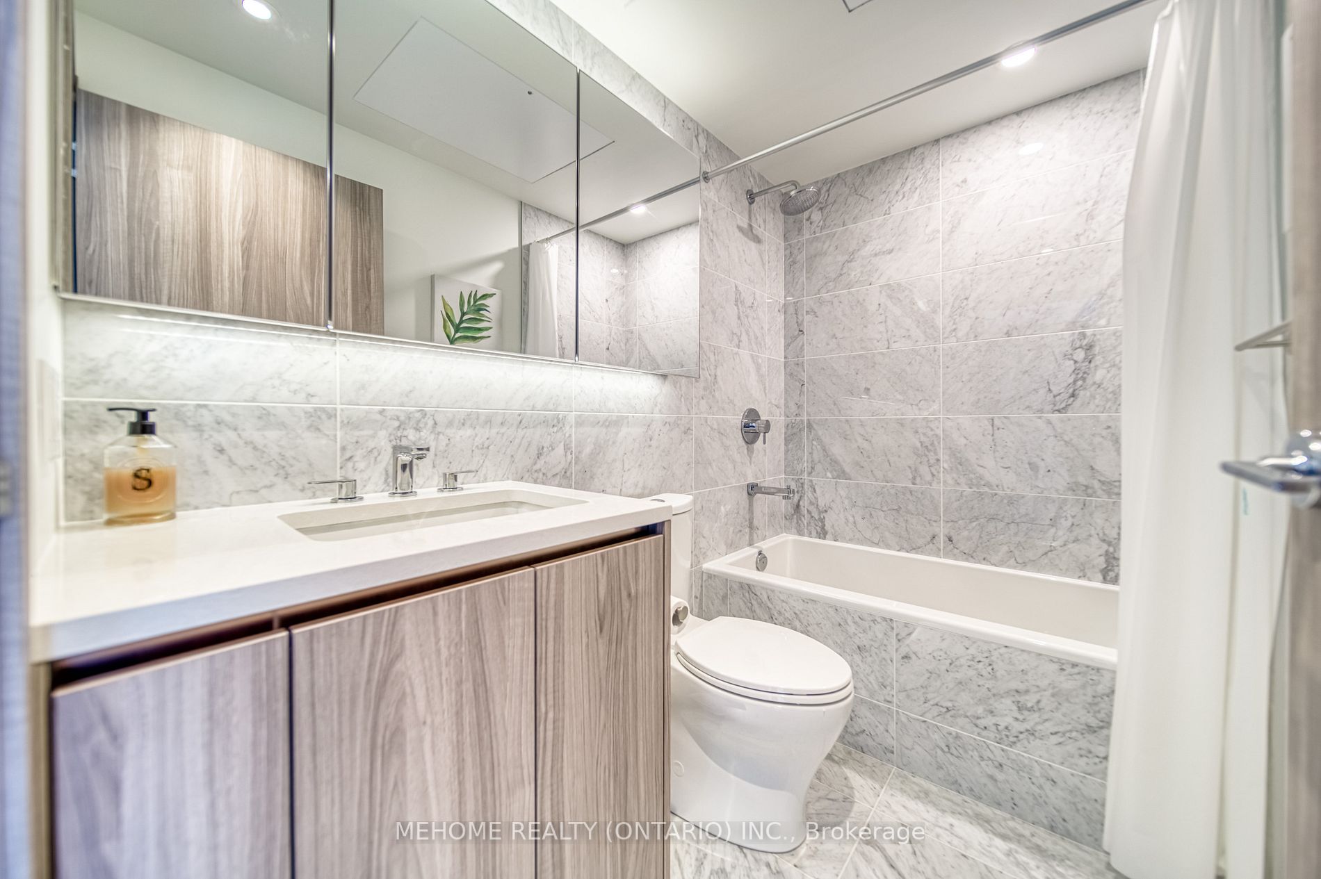 95 Mcmahon Dr, #3907