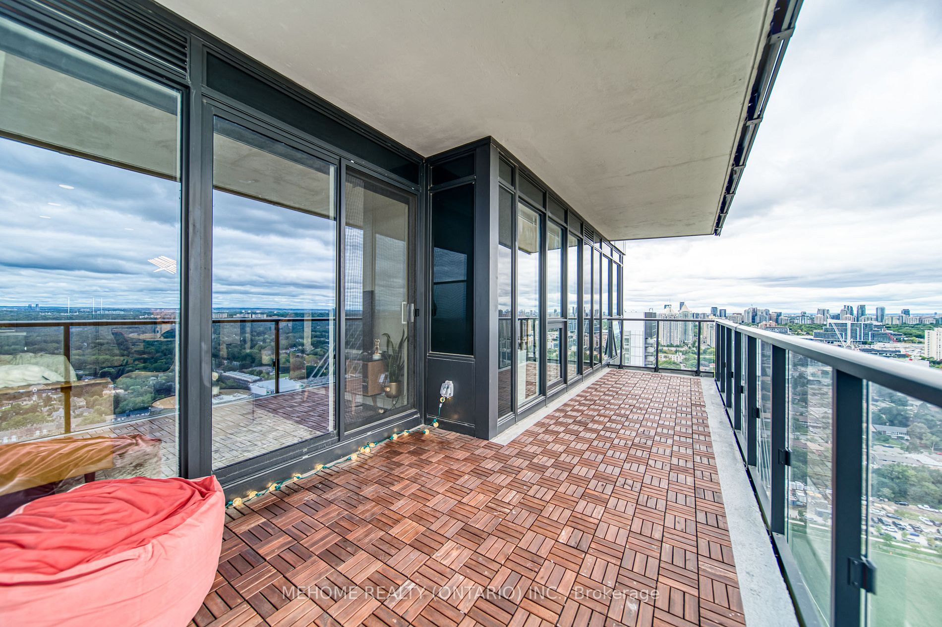 95 Mcmahon Dr, #3907
