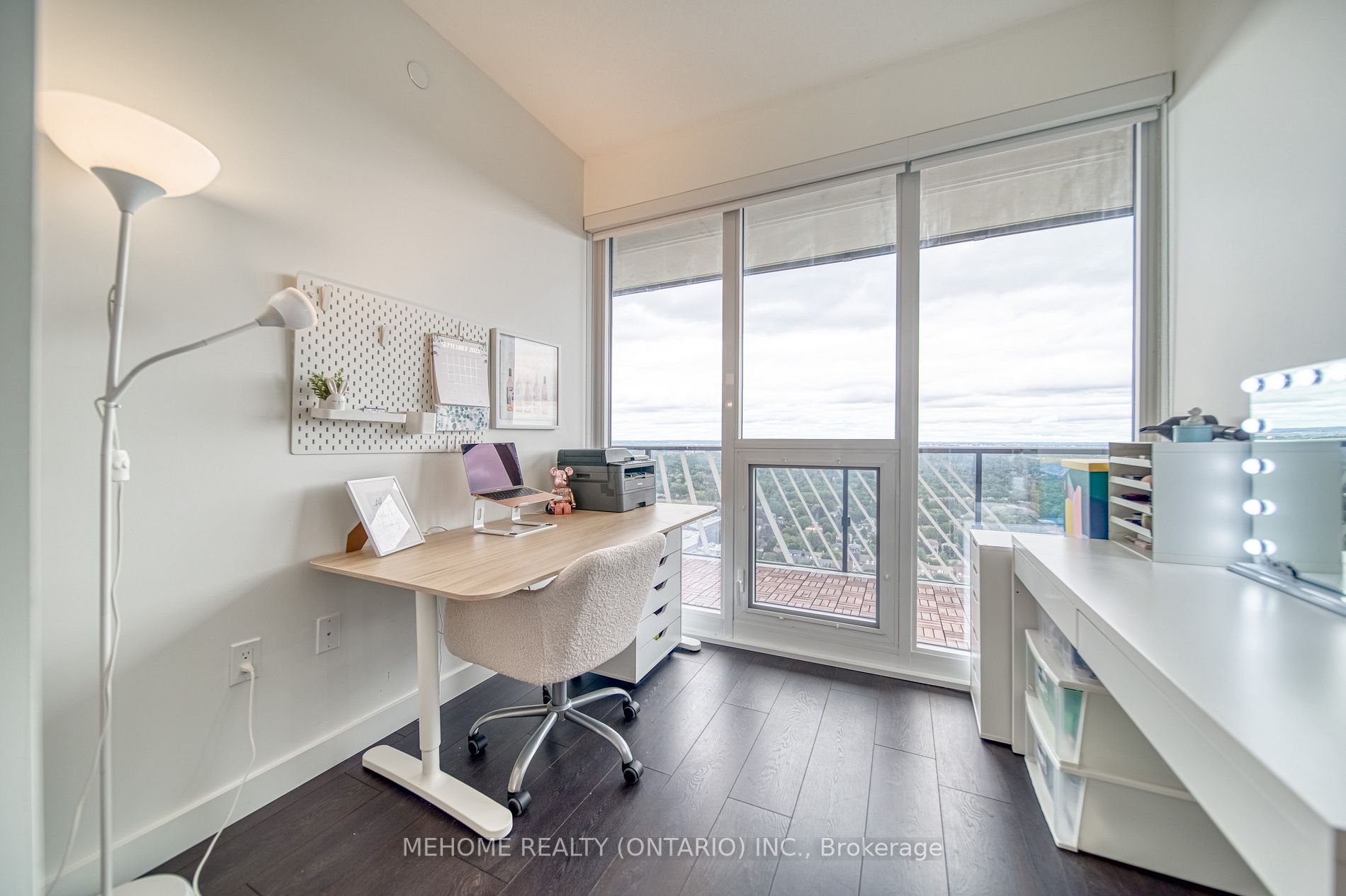 95 Mcmahon Dr, #3907