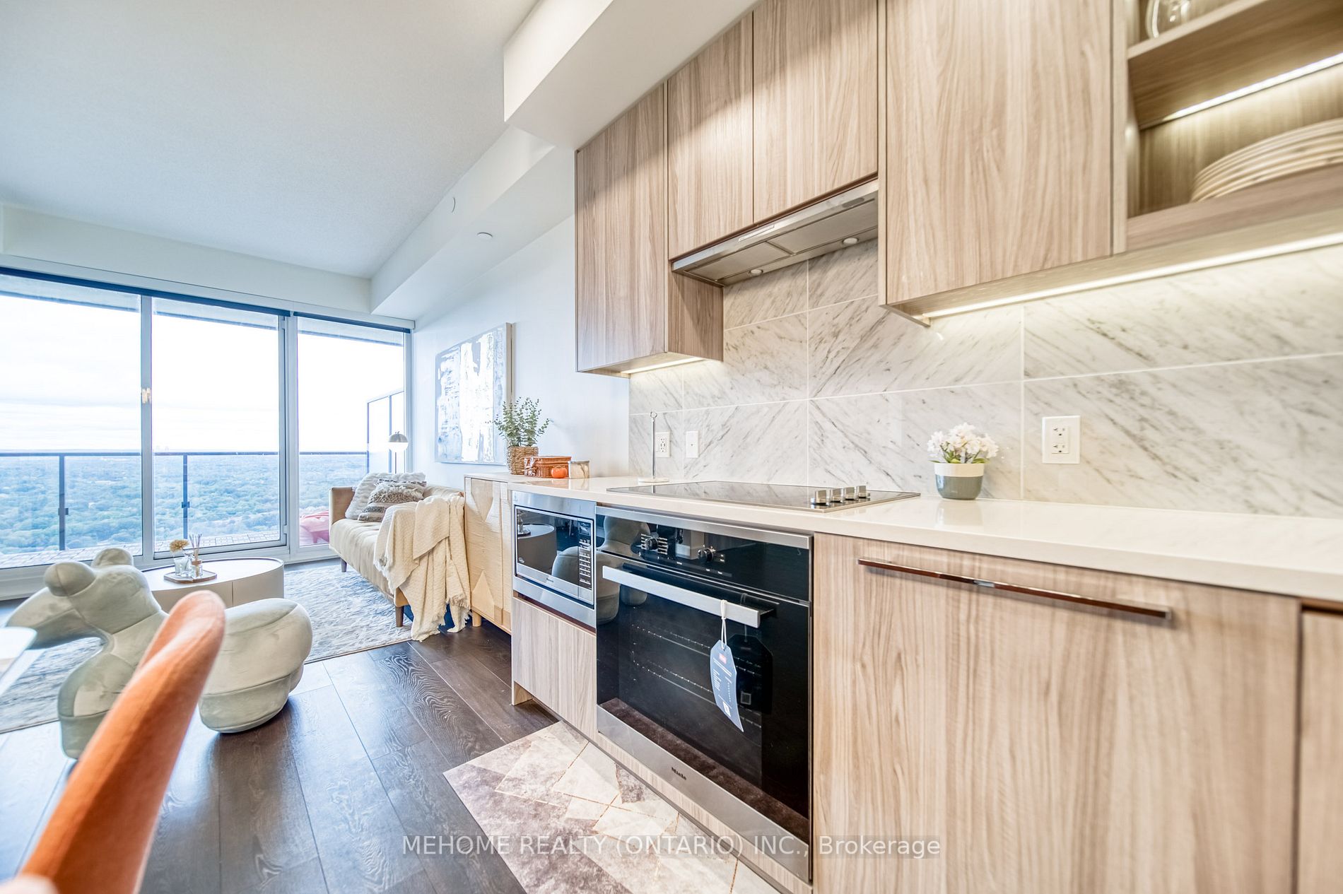 95 Mcmahon Dr, #3907
