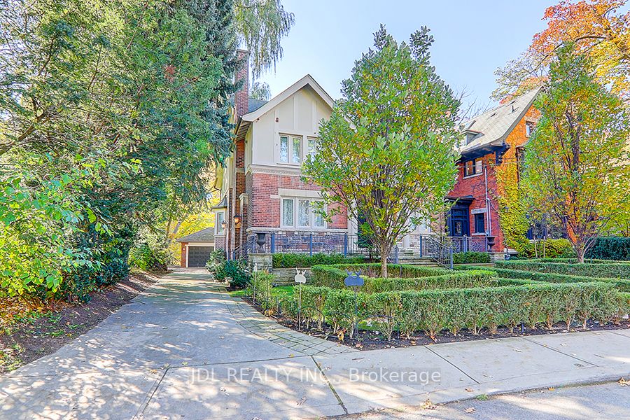 15 Castle Frank Cres