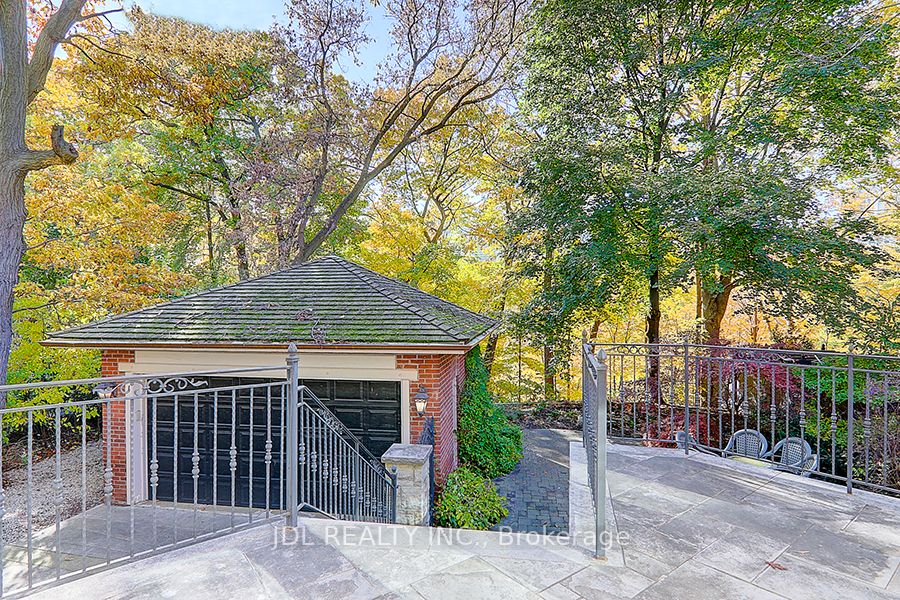 15 Castle Frank Cres