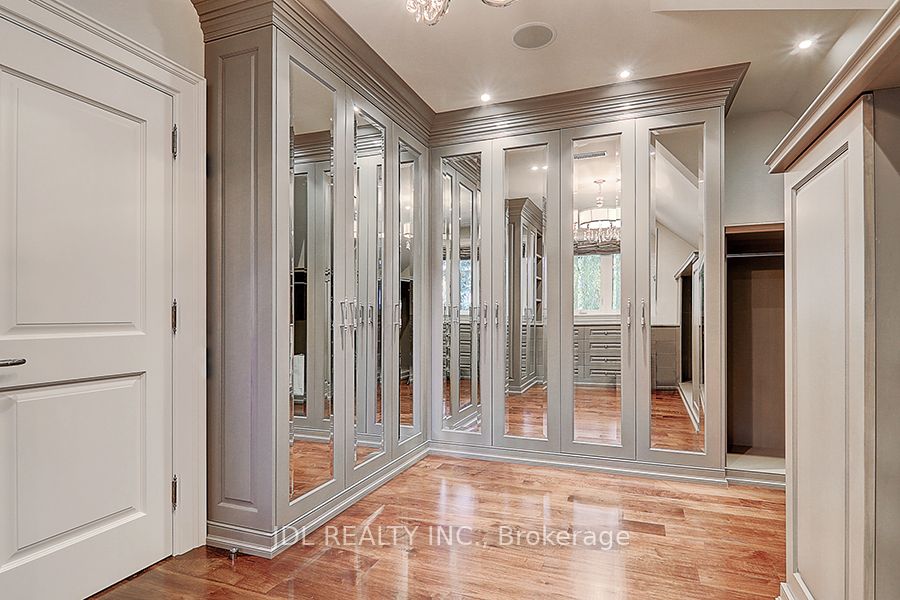 15 Castle Frank Cres