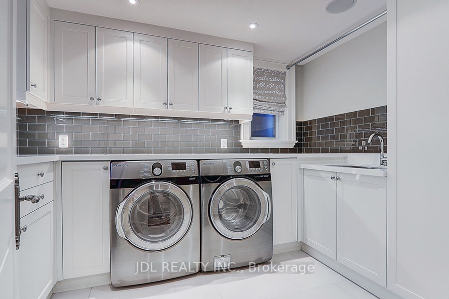 15 Castle Frank Cres
