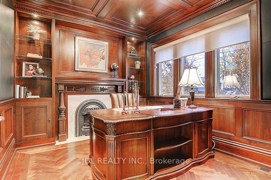 15 Castle Frank Cres