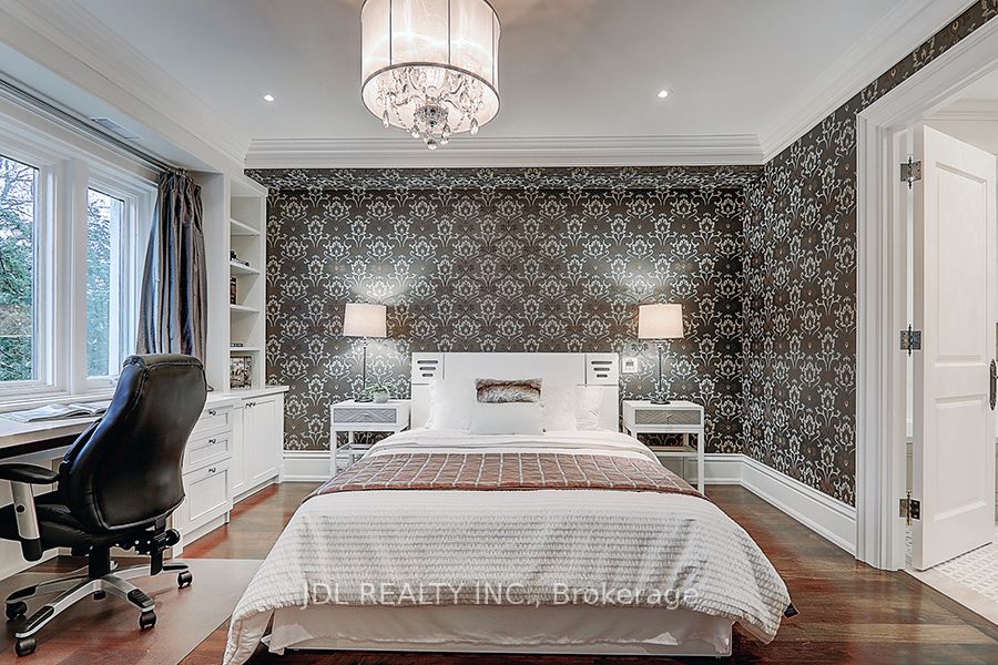 15 Castle Frank Cres