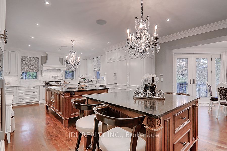 15 Castle Frank Cres