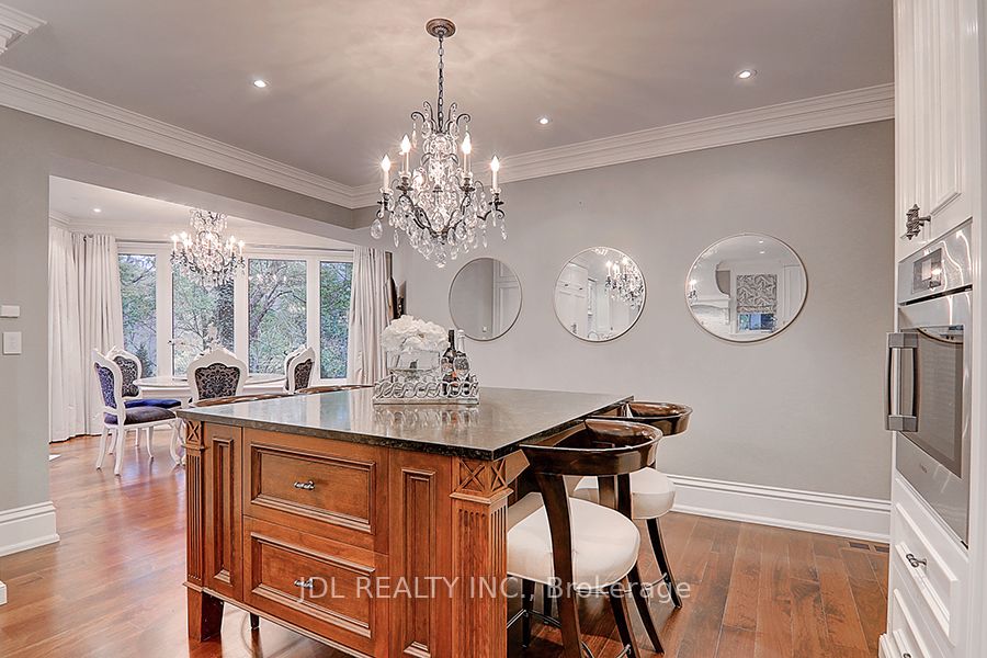 15 Castle Frank Cres