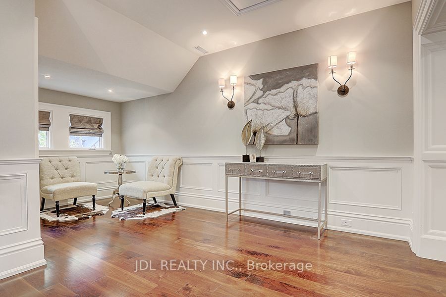 15 Castle Frank Cres