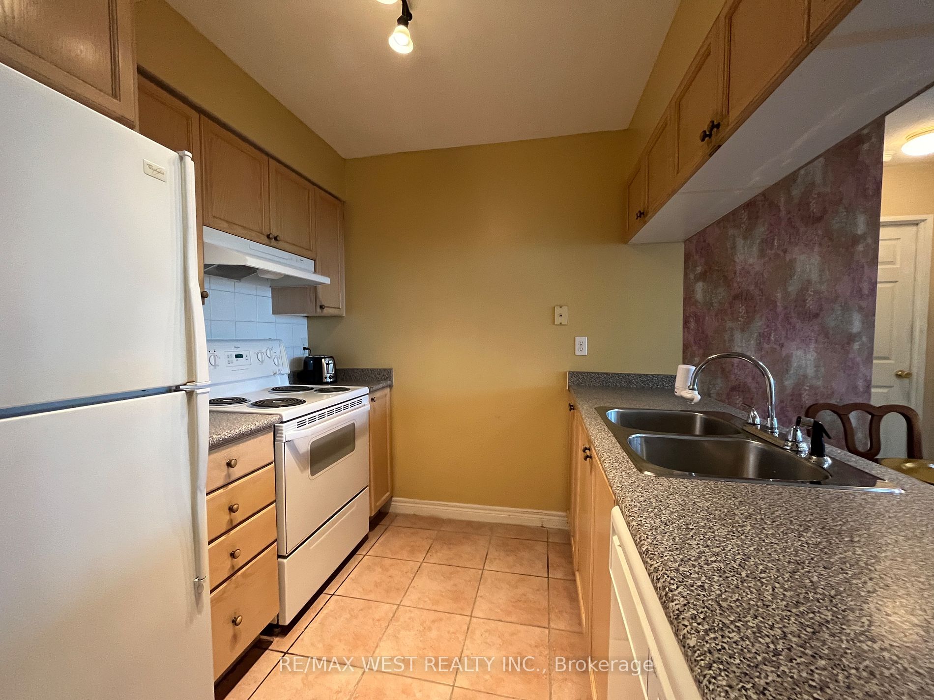 28 Empress Ave, #1716