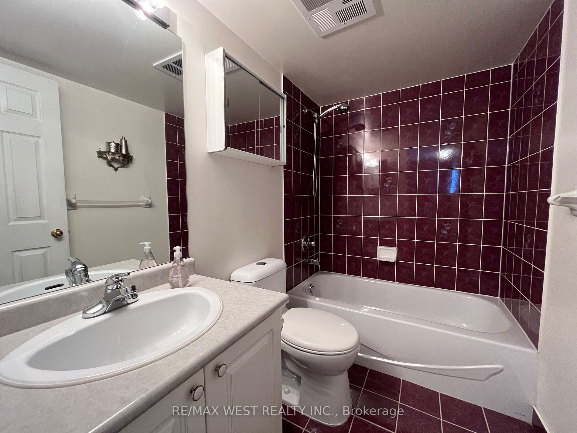 28 Empress Ave, #1716