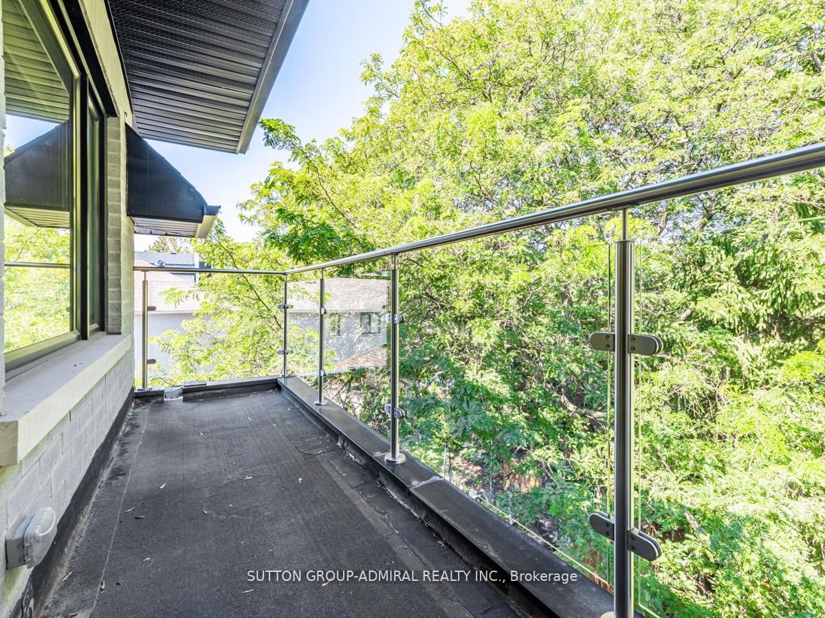 476 Deloraine Ave