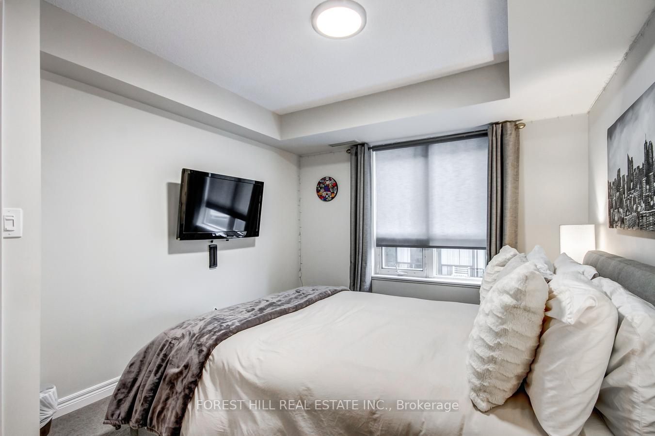 212 Eglinton Ave E, #612