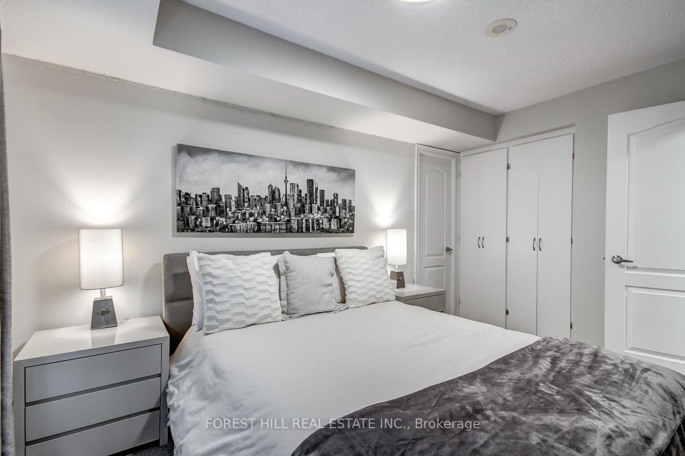 212 Eglinton Ave E, #612