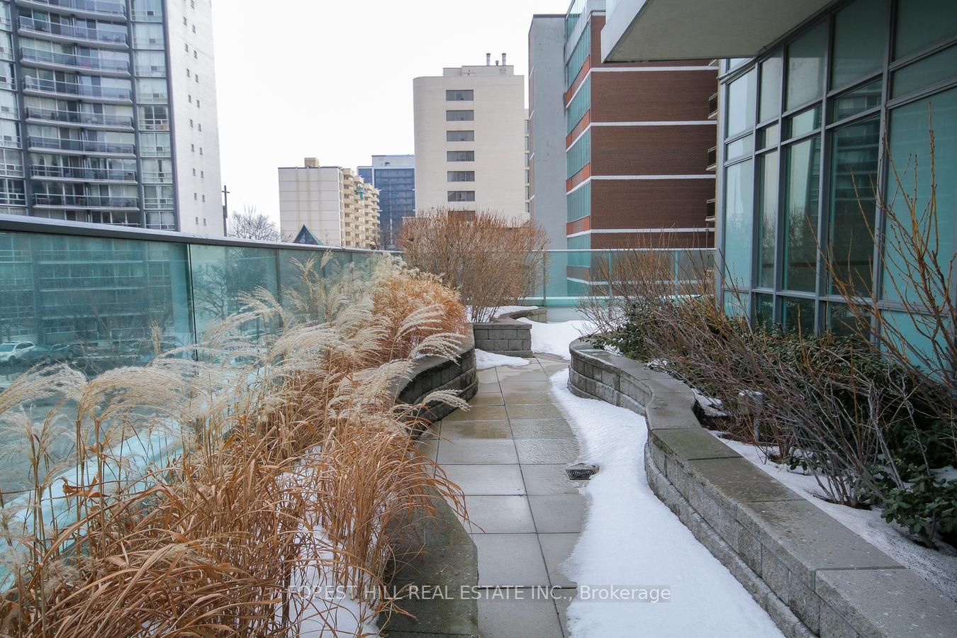 212 Eglinton Ave E, #612