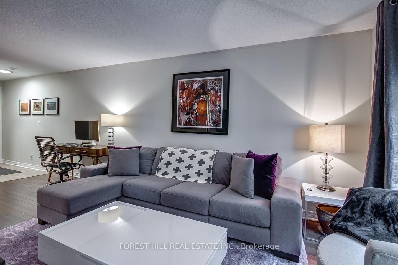 212 Eglinton Ave E, #612