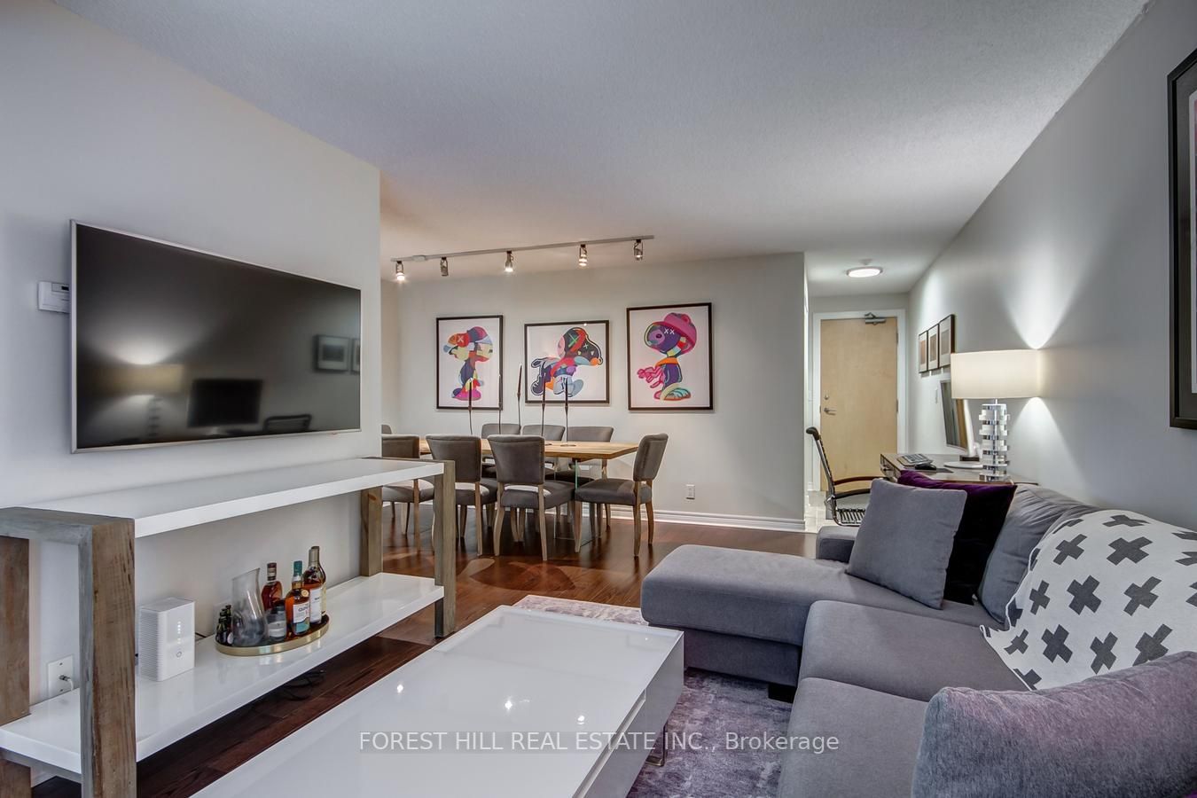 212 Eglinton Ave E, #612