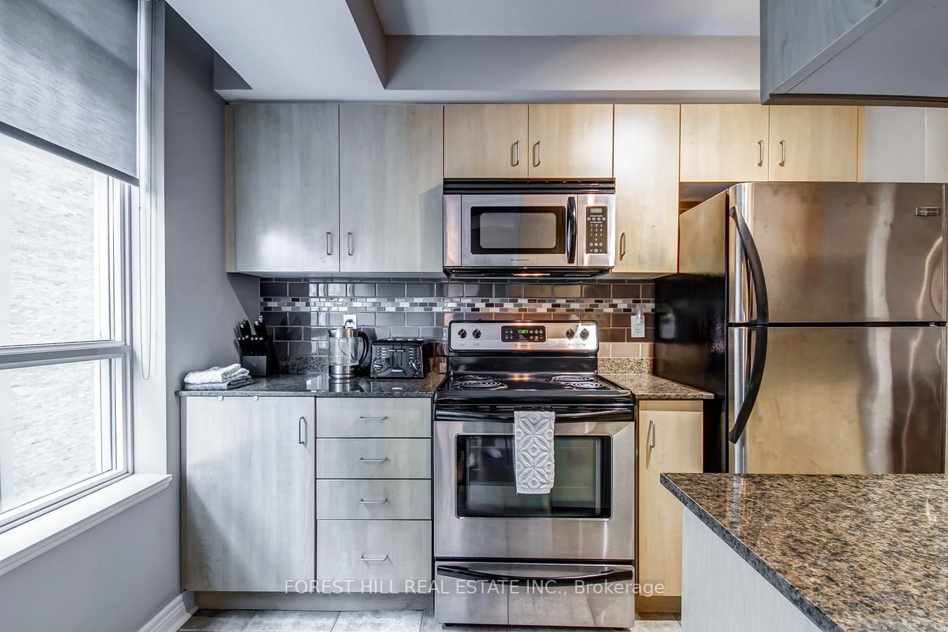 212 Eglinton Ave E, #612